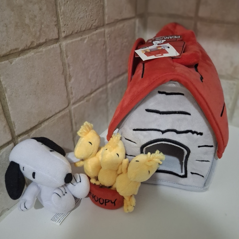 Snoopy & Woodstock Dog House Baby Interactive Plush Playset